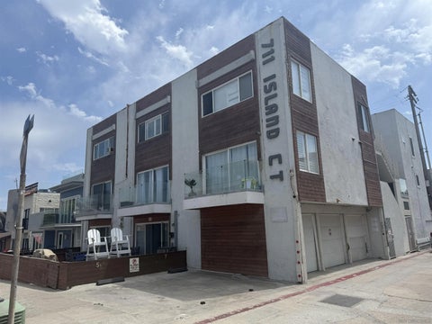 Photo of 711 Island Ct #1, Mission Beach, CA 92109 (MLS # 260022361)