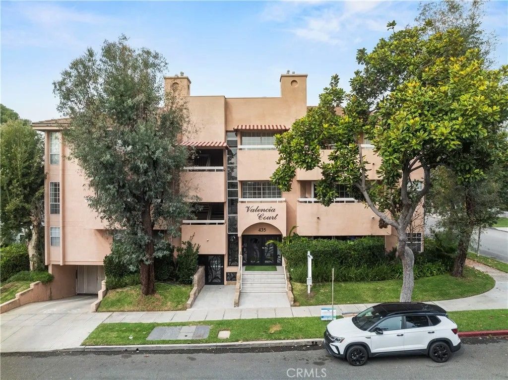 Photo of 435 E Valencia Ave #201, Burbank, CA 91501 (MLS # SR26016244)
