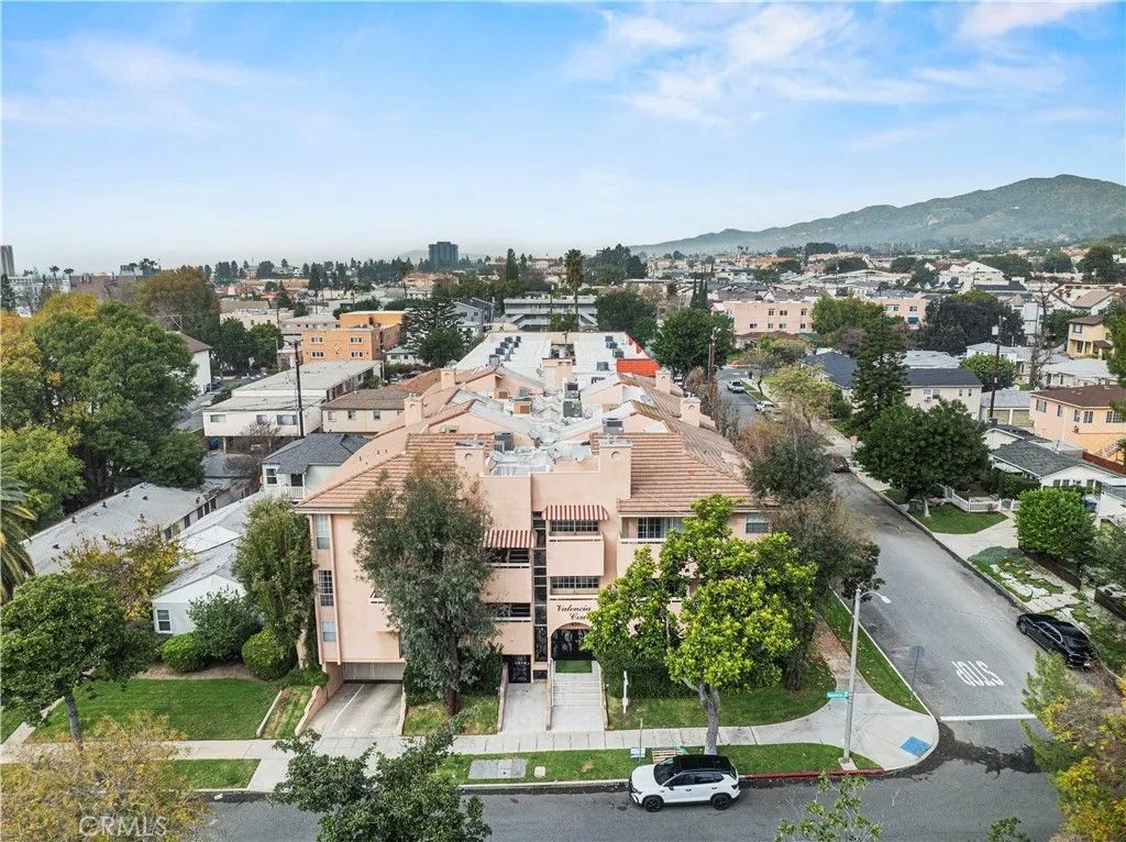 Photo of 435 E Valencia Ave #201, Burbank, CA 91501 (MLS # SR26016244)