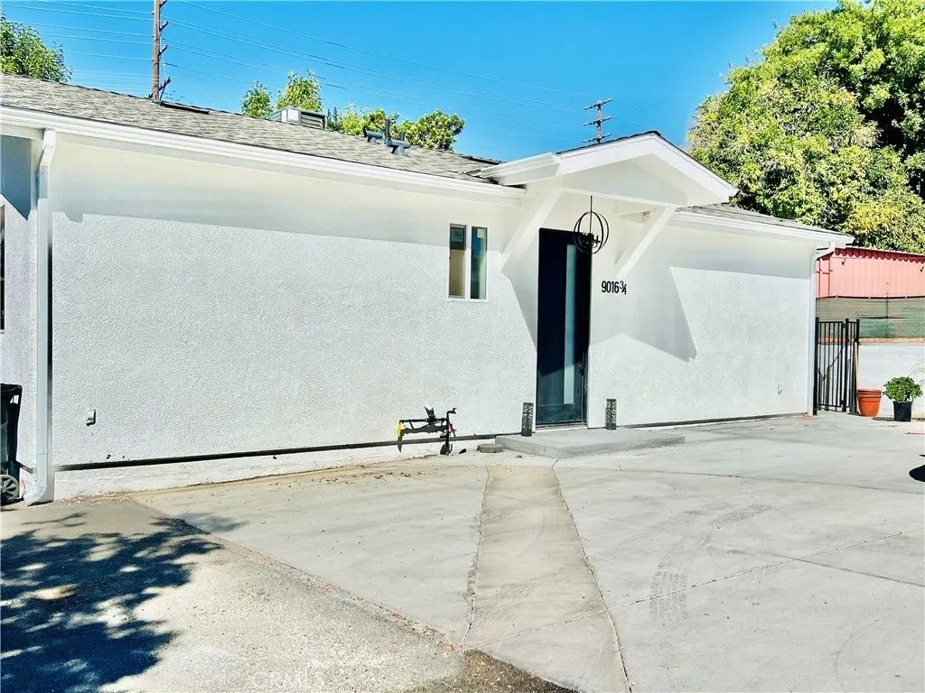 Photo of 9014 Wilbur Avenue, Northridge, CA 91324 (MLS # CV26098678)