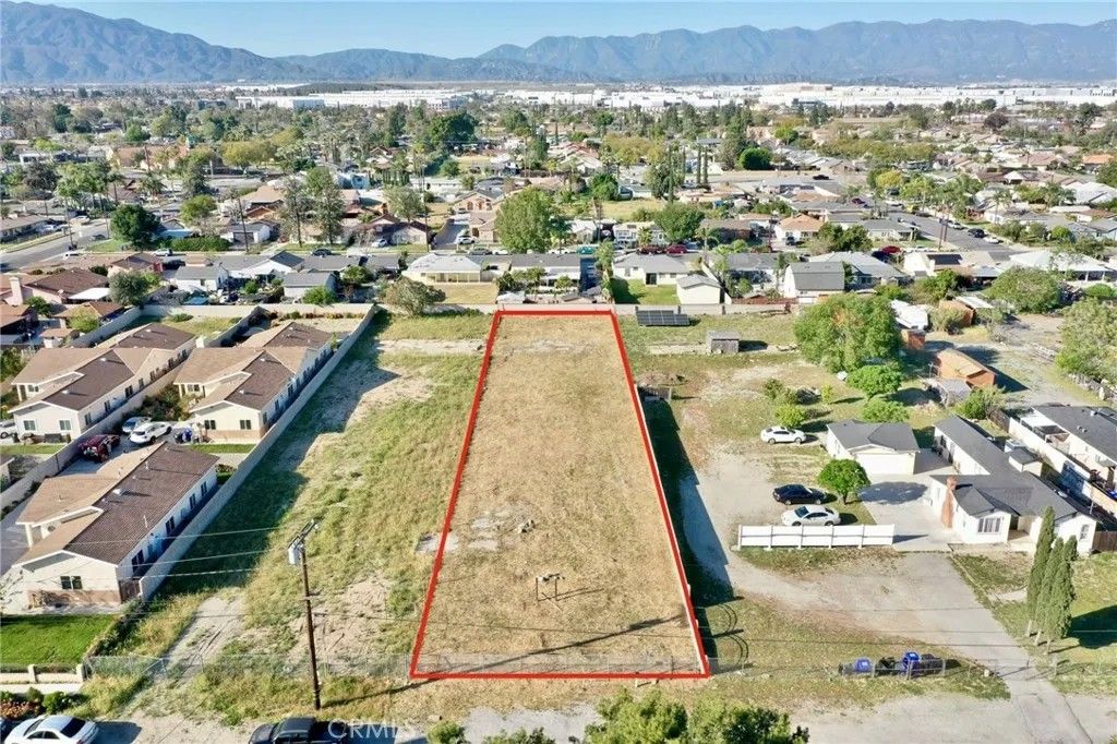 Photo of 17562 Court St, Fontana, CA 92336 (MLS # PW26055467)