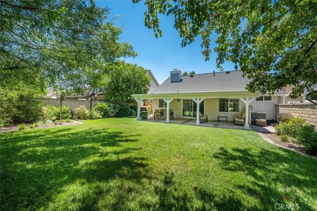 Photo of 25914 Mendoza Dr, Valencia, CA 91355 (MLS # SR26083784)