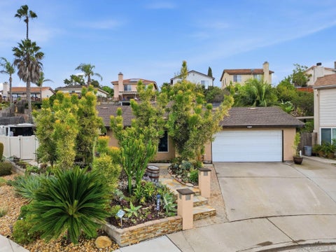 Photo of 1920 Mclees Ct, Escondido, CA 92026 (MLS # 260025602)