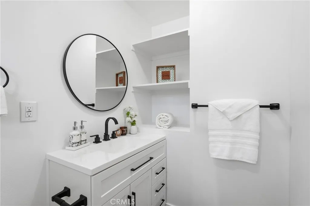 735 W Heber