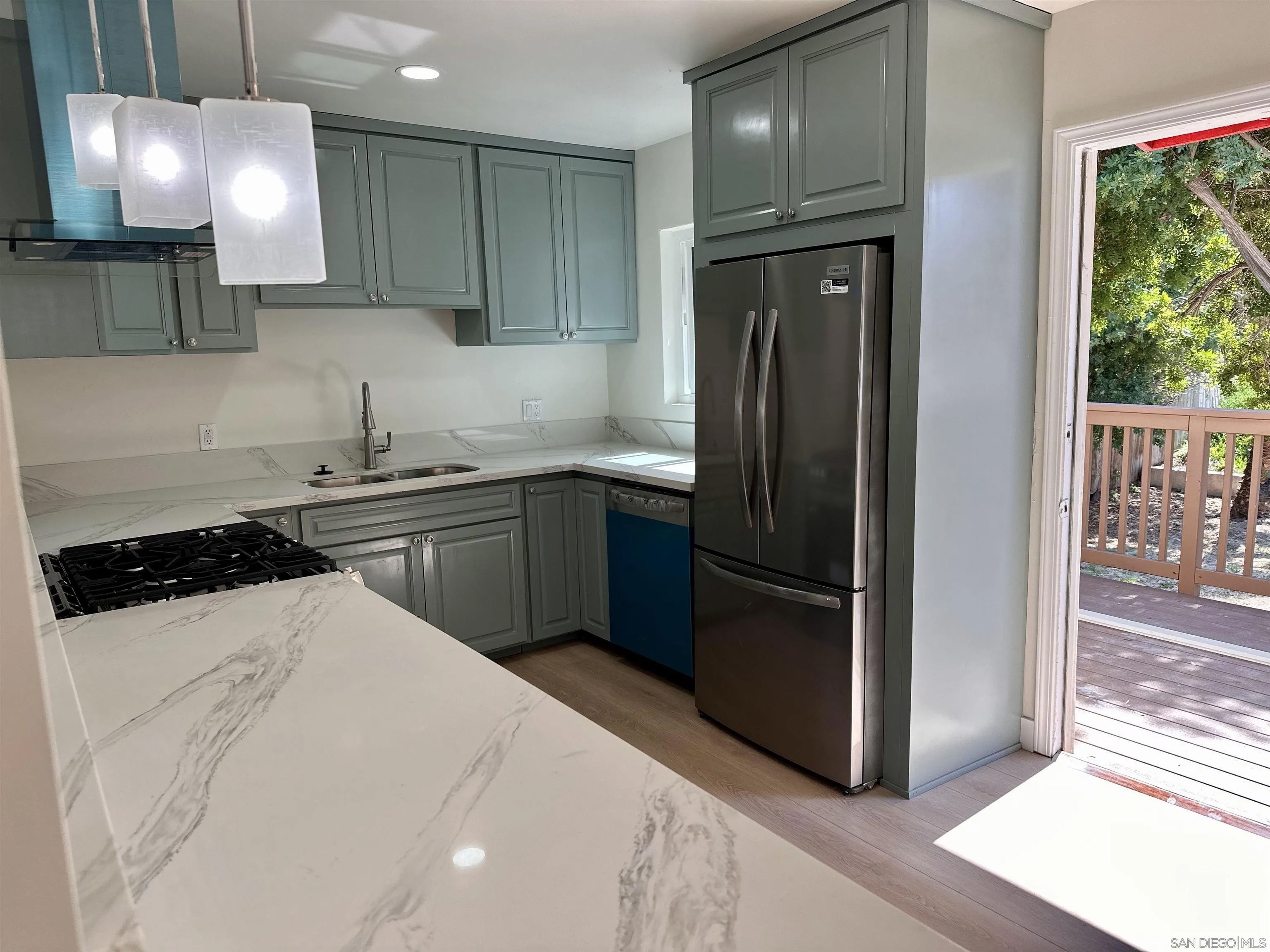 2256 El Prado