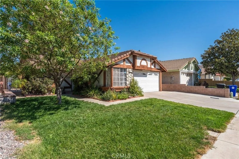 14394 Hillcrest