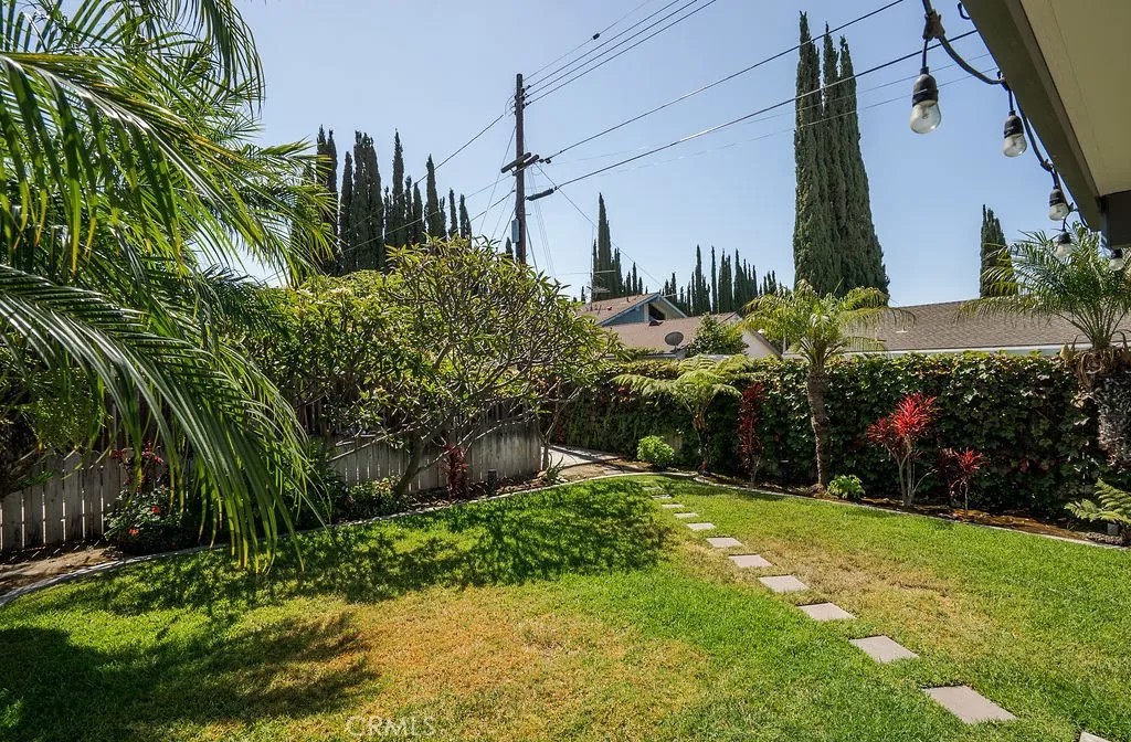 2914 E Lomita