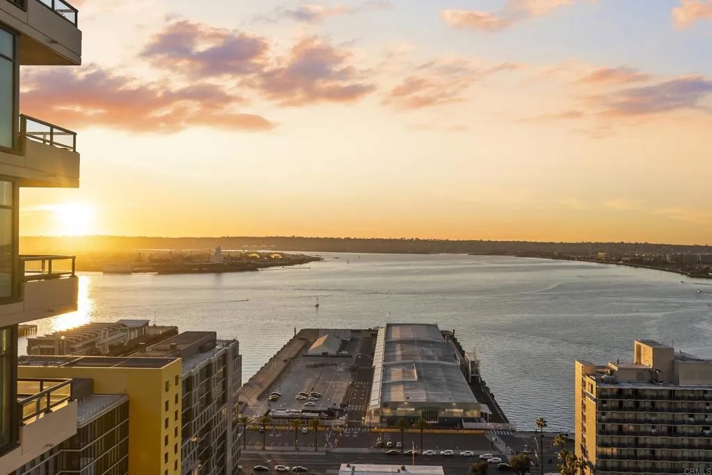 1199 Pacific Hwy 2501