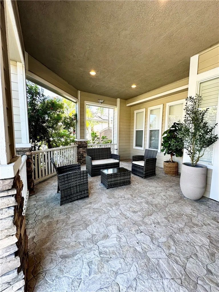 4644 Prospect