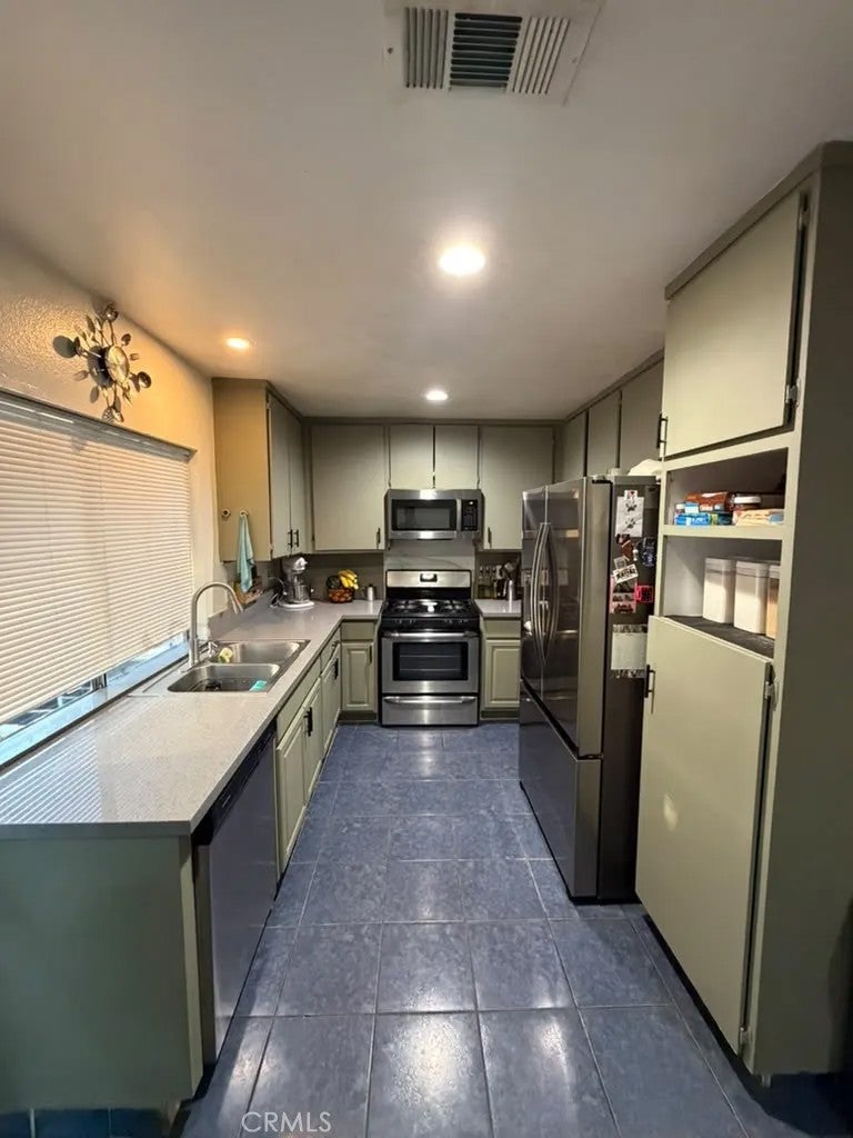 4387 Kingsbury