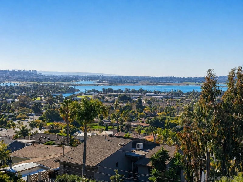 2415 La France St.