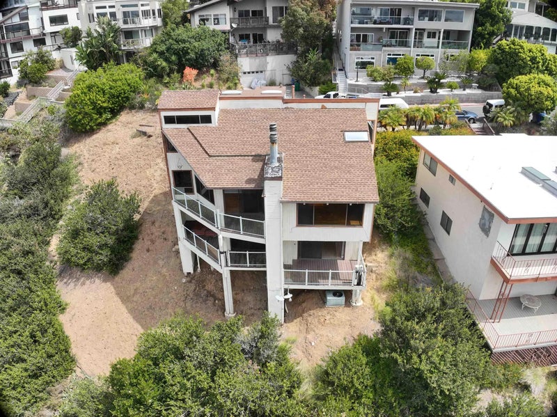 2415 La France St.