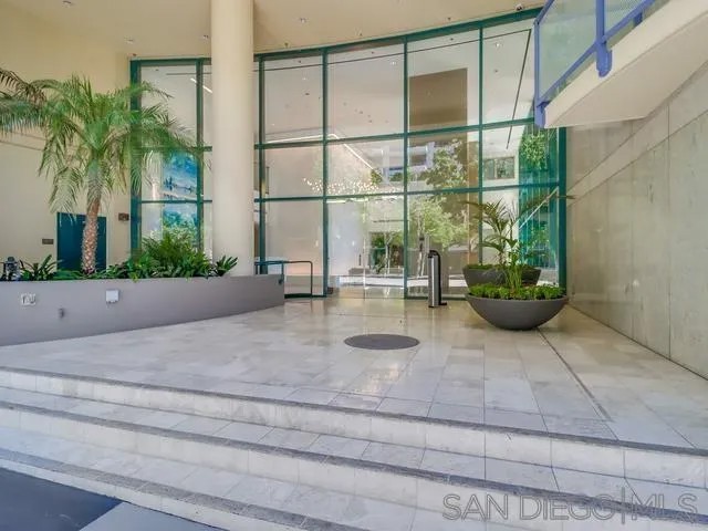 555 Front St 205