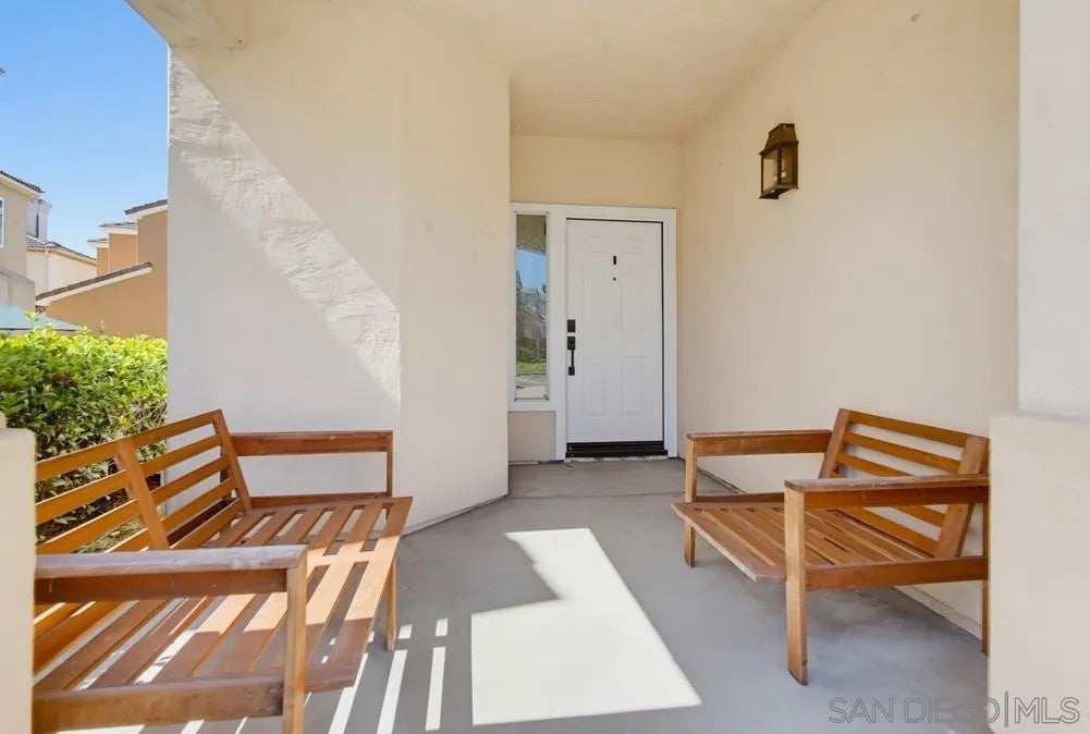 1228 La Vida Ct