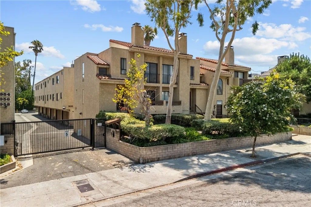 Photo of 18958 Sherman Way #17, Reseda, CA 91335 (MLS # SR26001317)