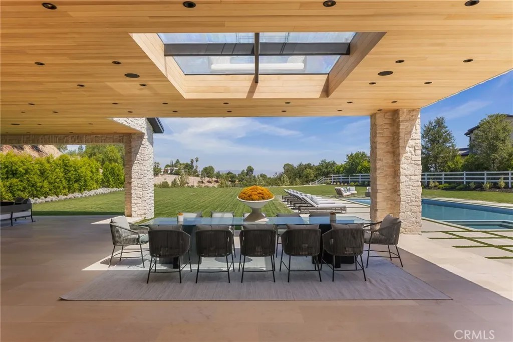 24255 BRIDLE TRAIL Road