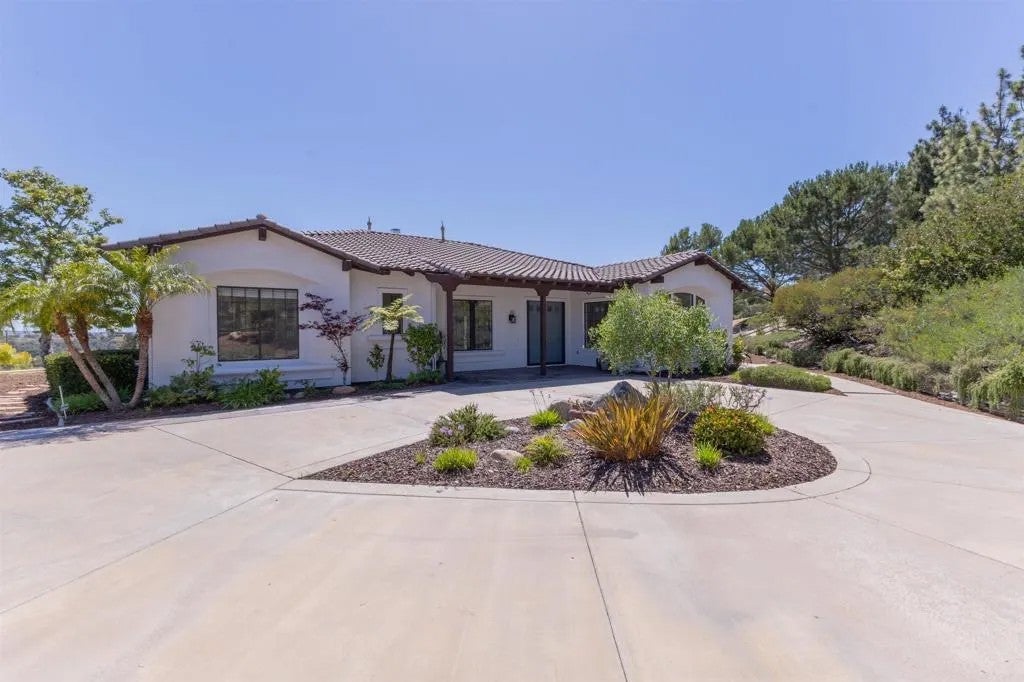 Photo of 3506 Lancewood Way, Fallbrook, CA 92028 (MLS # NDP2604487)