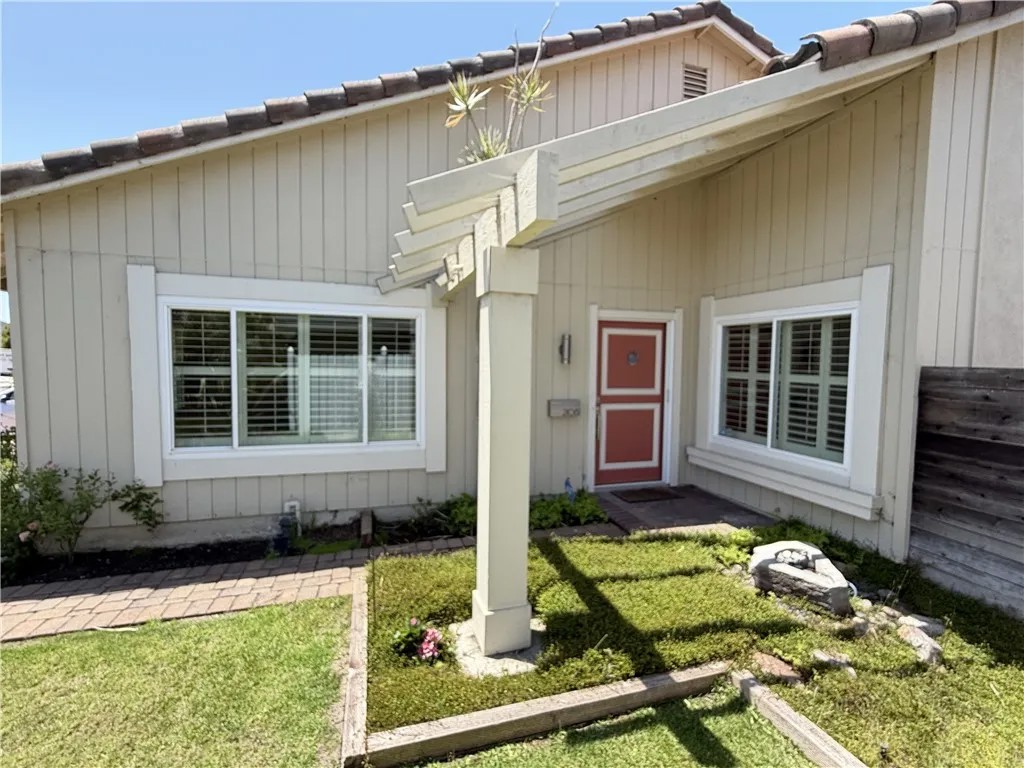 21081 White Horse Ln