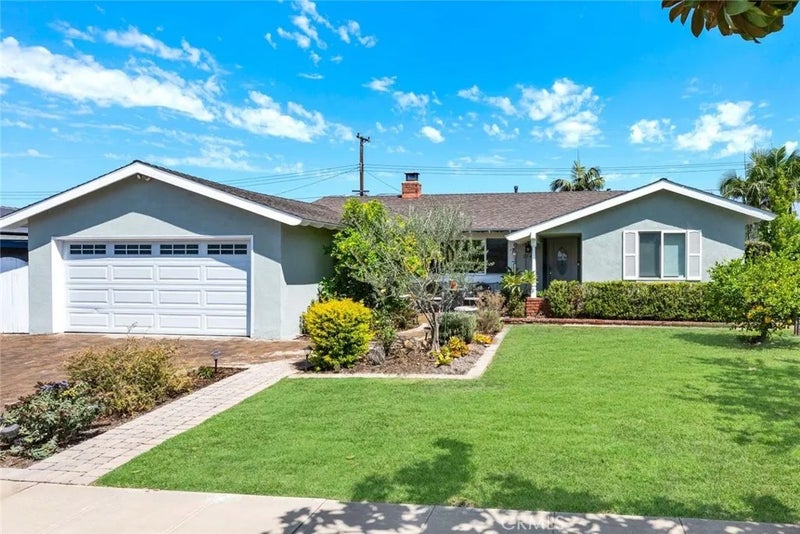 2543 E Coolidge
