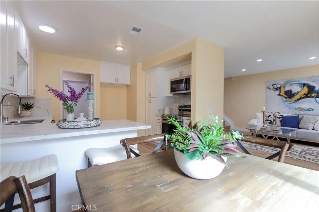 2713 W Northwood