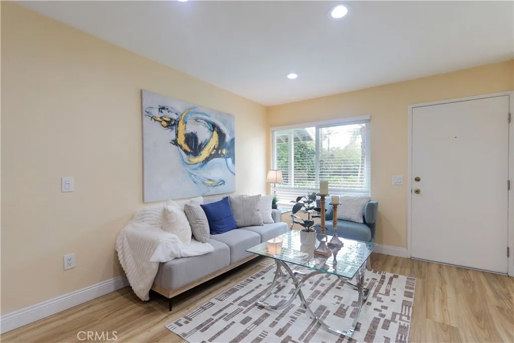 2713 W Northwood