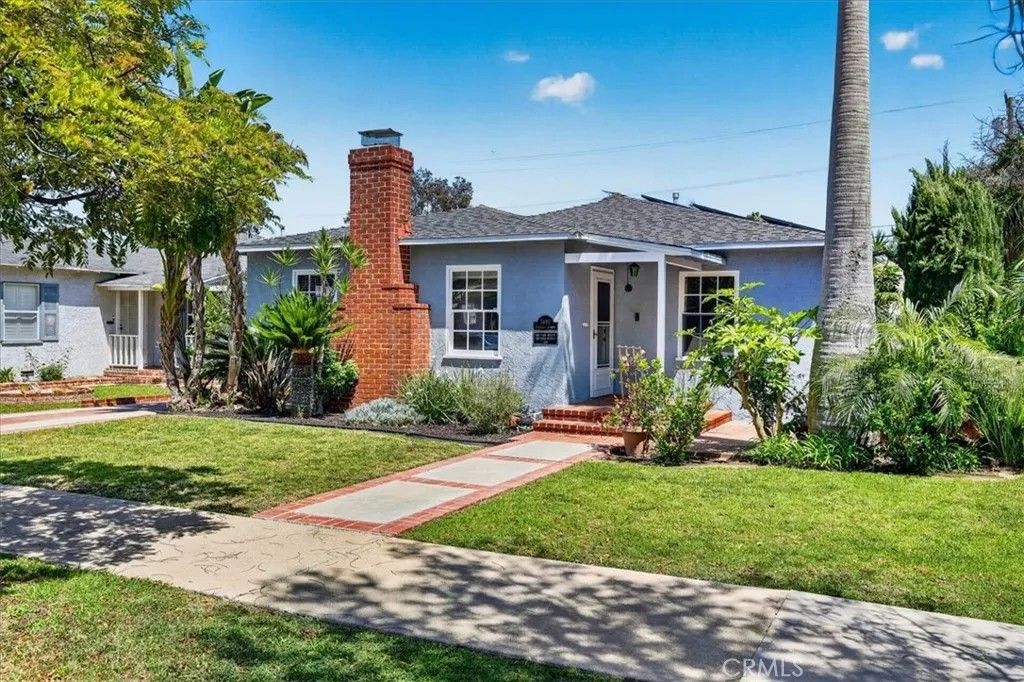 Photo of 3480 Gardenia Ave, Long Beach, CA 90807 (MLS # PW26066427)