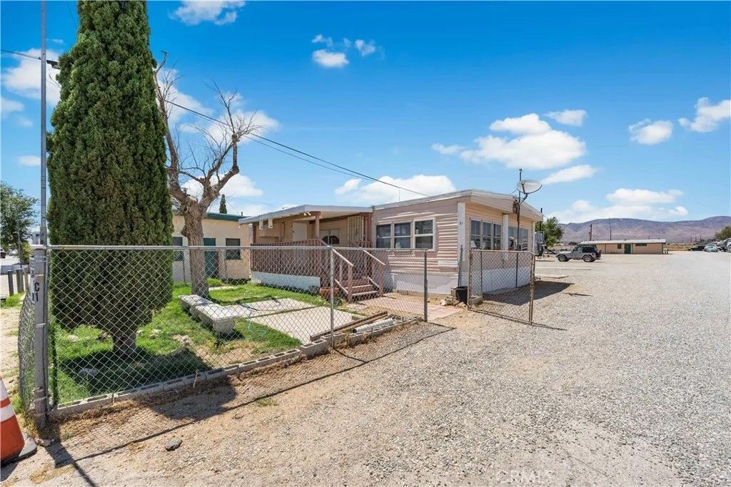 Photo of 2121 Nadeau St, Mojave, CA 93501 (MLS # SR25278417)