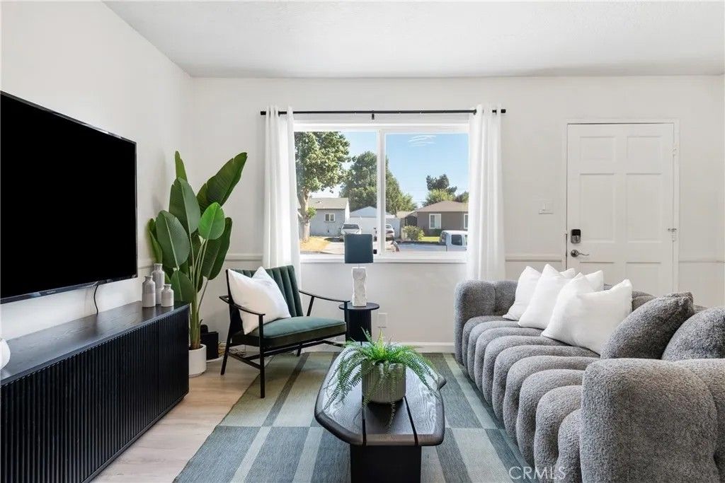 Photo of 5505 N Traymore Avenue, Covina, CA 91722 (MLS # WS26011080)