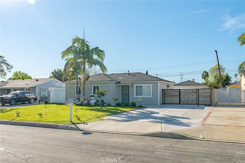 Photo of 5505 N Traymore Avenue, Covina, CA 91722 (MLS # WS26011080)