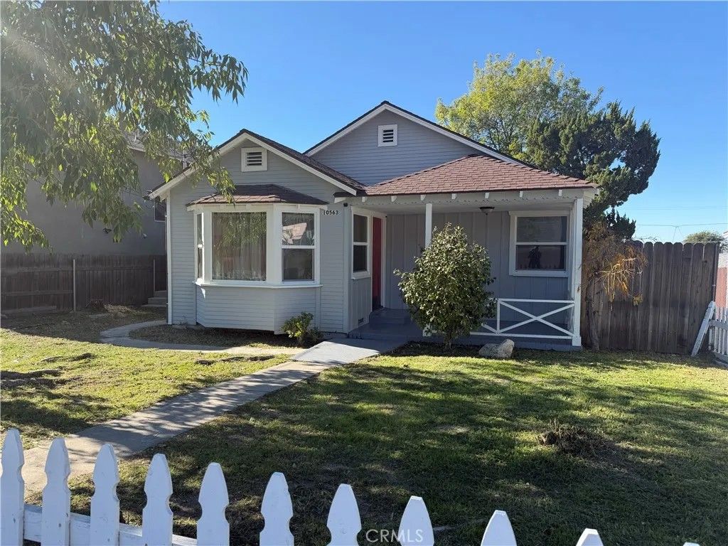 Photo of 10563 Irma Avenue, Tujunga, CA 91042 (MLS # GD25273168)