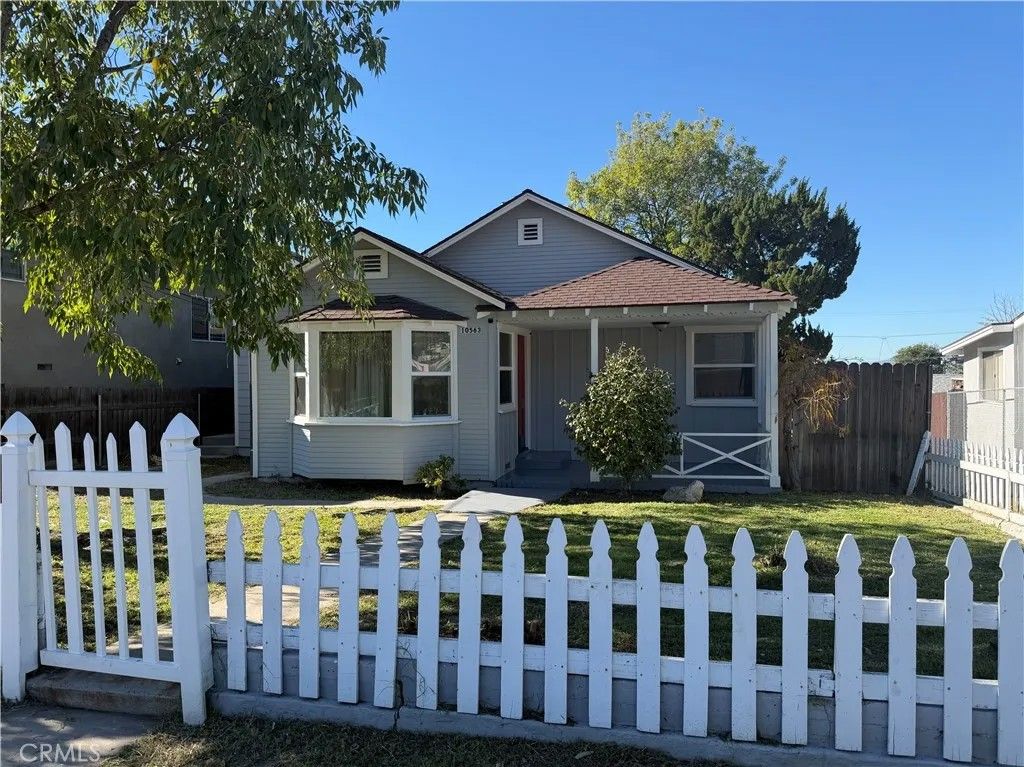 Photo of 10563 Irma Avenue, Tujunga, CA 91042 (MLS # GD25273168)