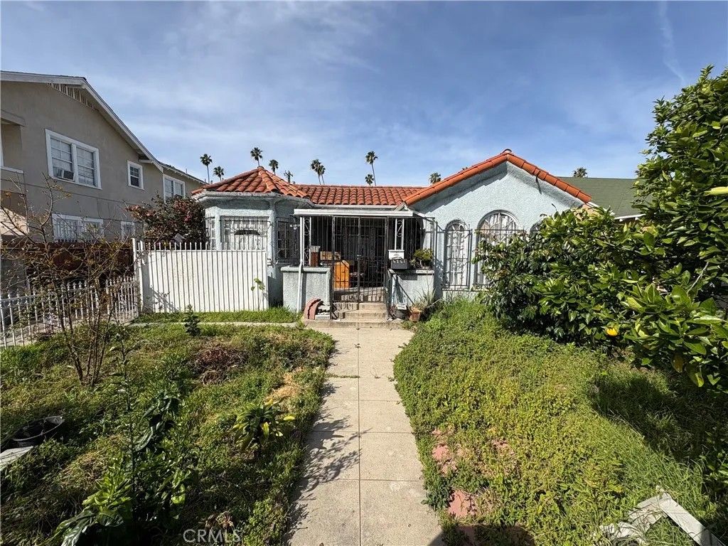 Photo of 4241 Arlington, Los Angeles, CA 90008 (MLS # DW26039020)