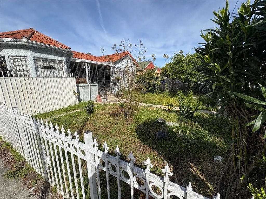 Photo of 4241 Arlington, Los Angeles, CA 90008 (MLS # DW26039020)