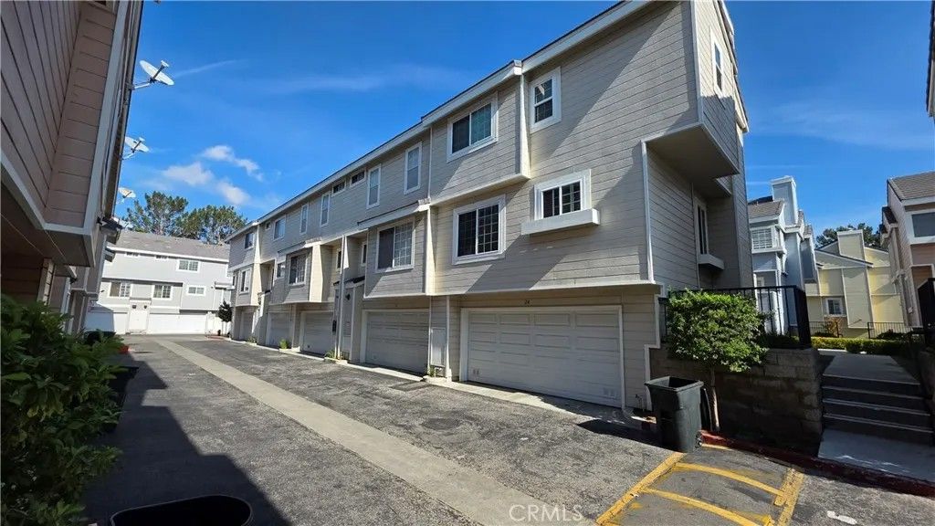 Photo of 2800 Plaza Del Amo, Torrance, CA 90503 (MLS # SB25266789)