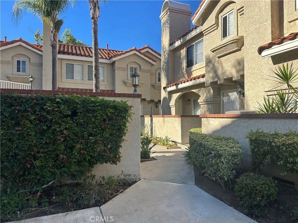 Photo of 201 Laurel Ave #6, Brea, CA 92821 (MLS # PW25272215)