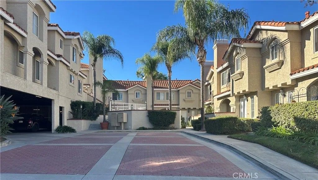 Photo of 201 Laurel Ave #6, Brea, CA 92821 (MLS # PW25272215)