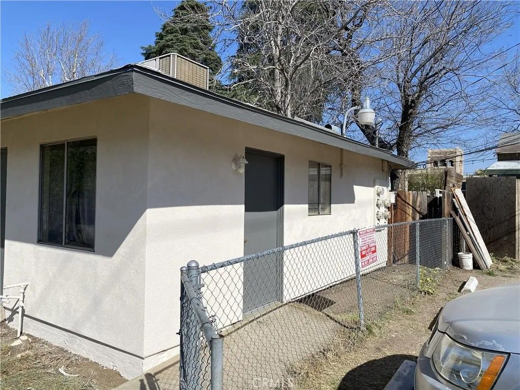 Photo of 515 Niles Street #C, Bakersfield, CA 93305 (MLS # CV26071240)