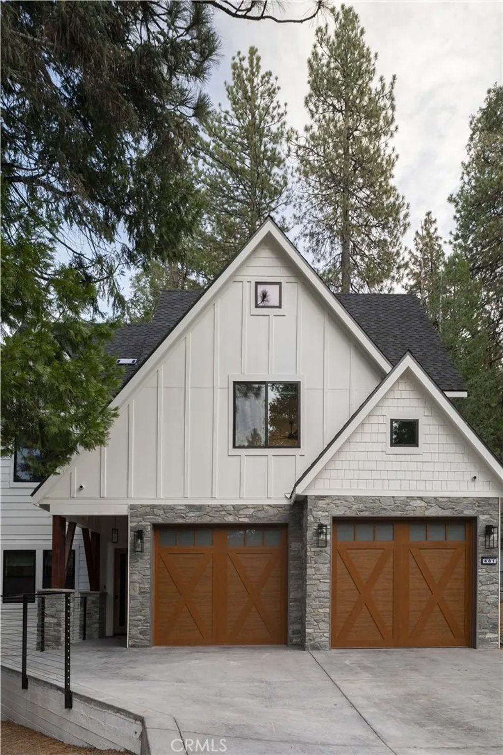 Photo of 481 Bay View Court, Lake Arrowhead, CA 92352 (MLS # IG25278396)