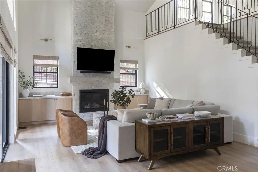 Photo of 481 Bay View Court, Lake Arrowhead, CA 92352 (MLS # IG25278396)