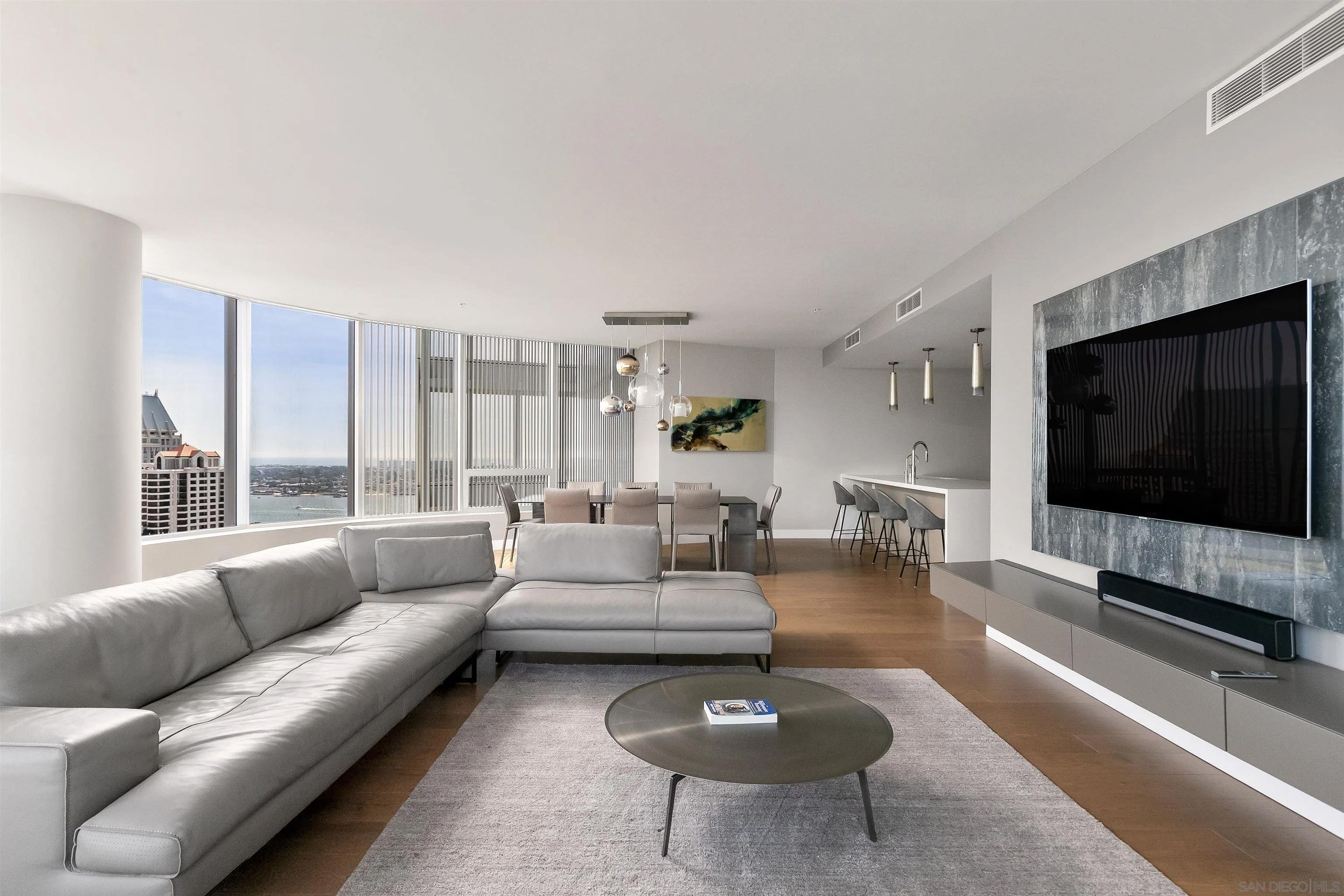 888 W E Street 3304