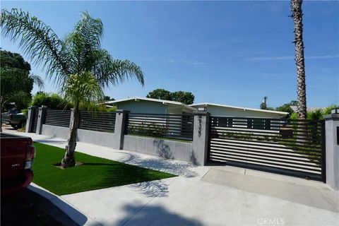 Photo of 9327 Stanwin Avenue, Arleta, CA 91331 (MLS # SR26043358)