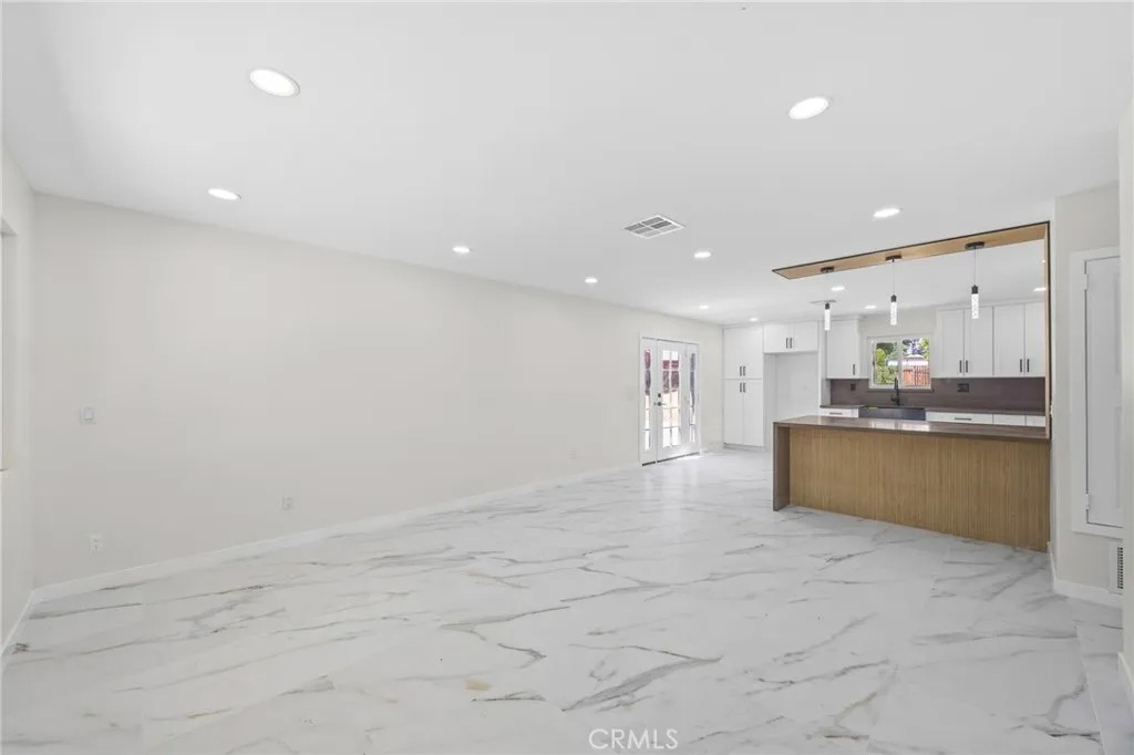 9030 Roble