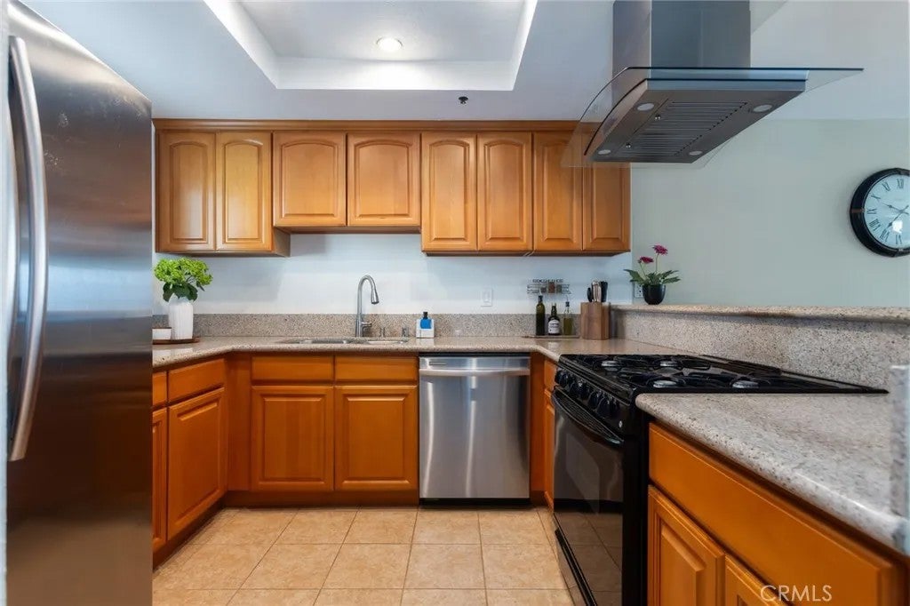 726 Elm Avenue 404