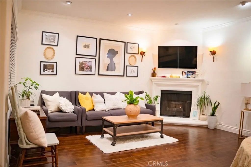 4128 Whitsett 101