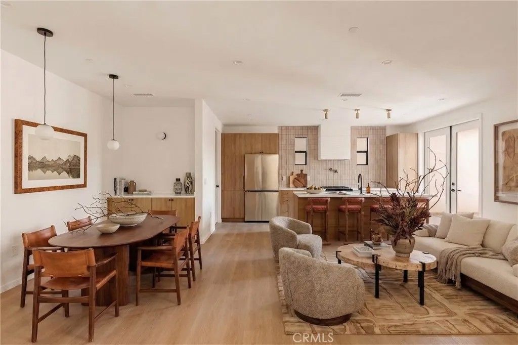 Photo of 17852 Saticoy Street, Reseda, CA 91335 (MLS # SR26066142)