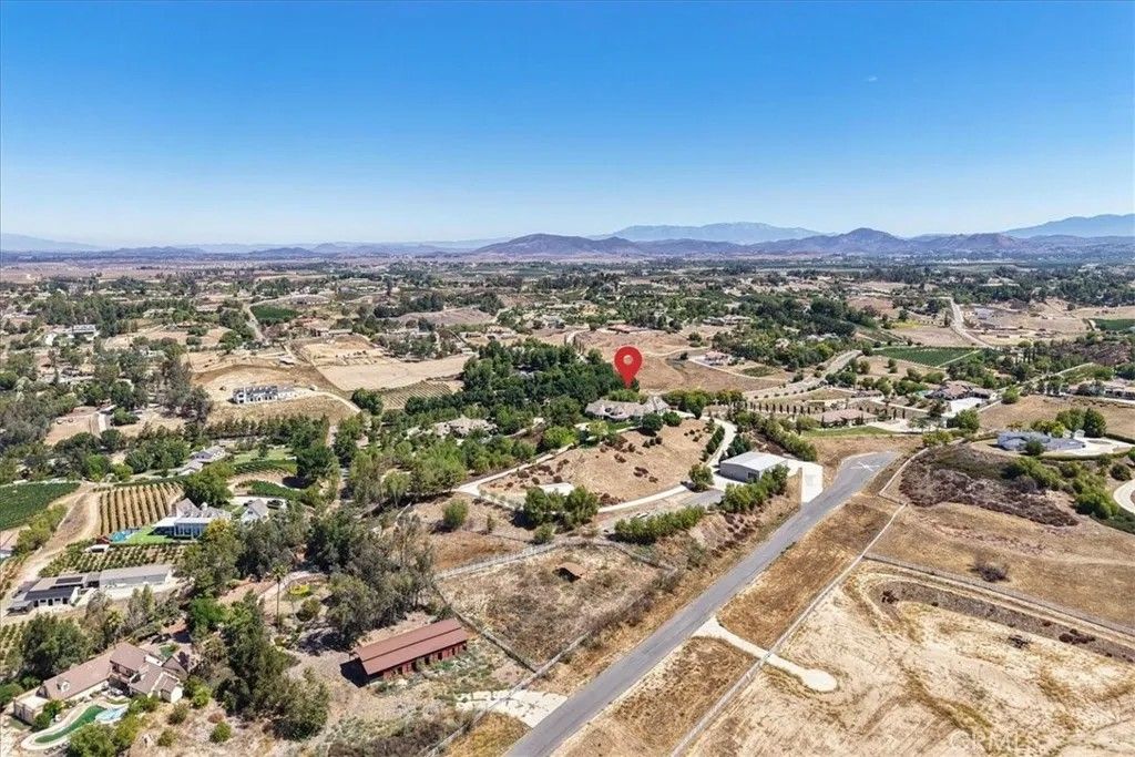 Photo of 42160 Calle Barbona, Temecula, CA 92592 (MLS # SW26015136)