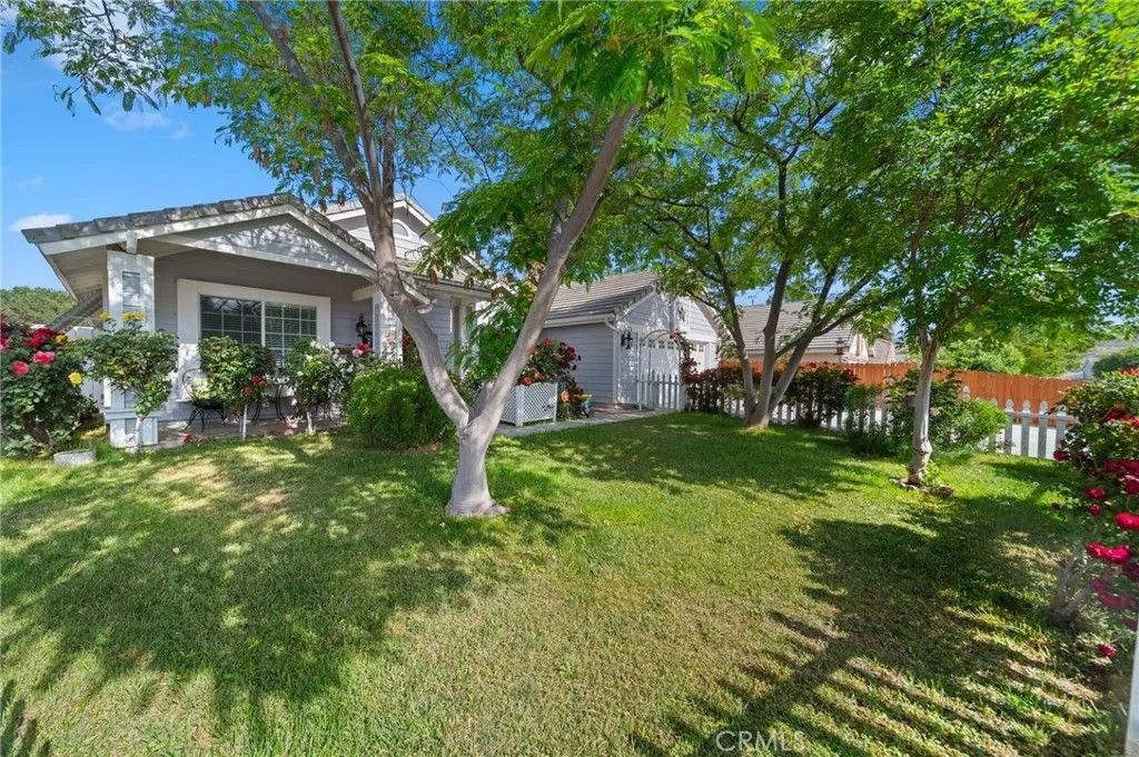 Photo of 44511 Galicia Dr, Hemet, CA 92544 (MLS # SW26007867)