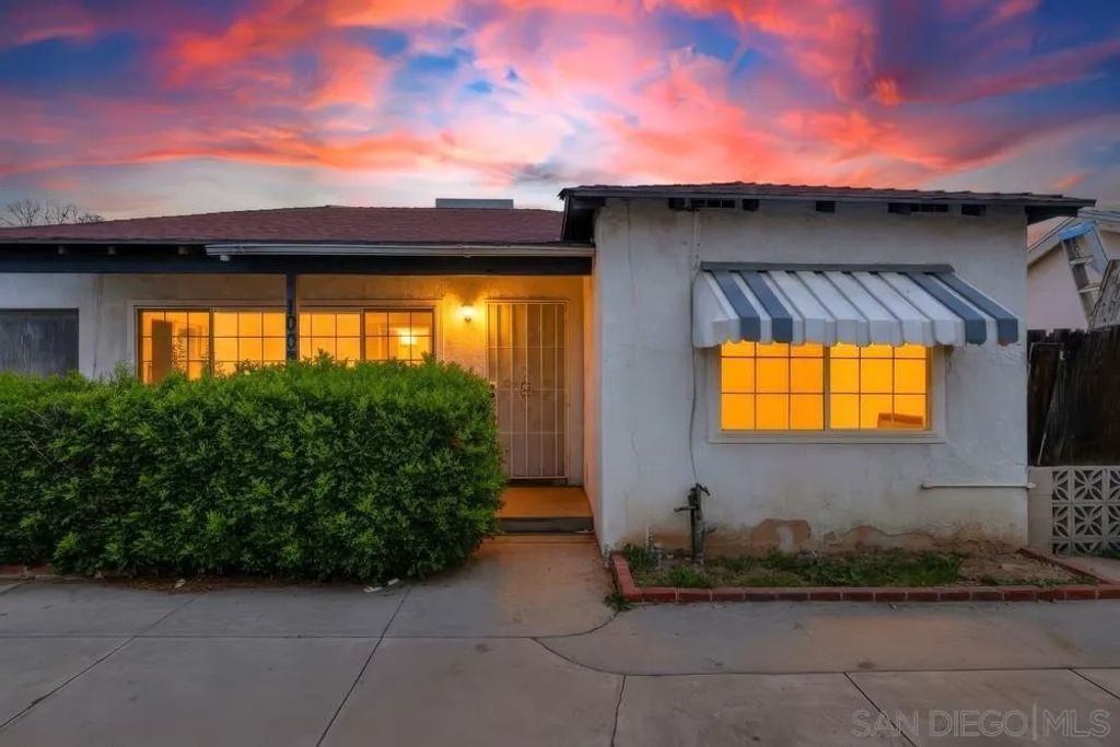 Photo of 10036 Arleta Ave, Los Angeles, CA 91331 (MLS # 260004839)