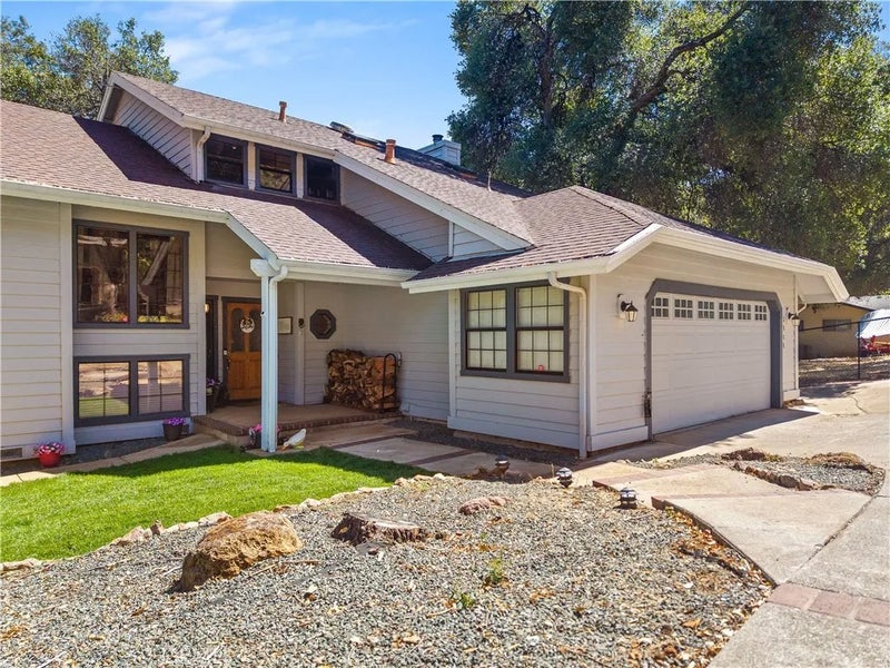 2808 Buckingham Dr