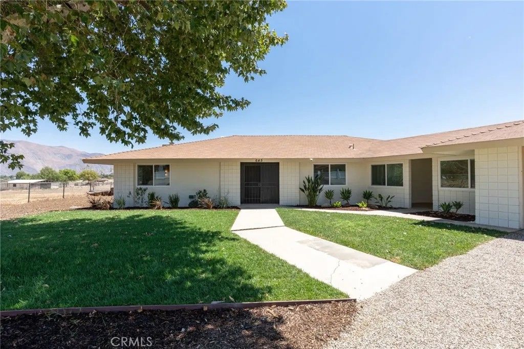 Photo of 645 S Lyon Avenue, San Jacinto, CA 92582 (MLS # SW25167959)